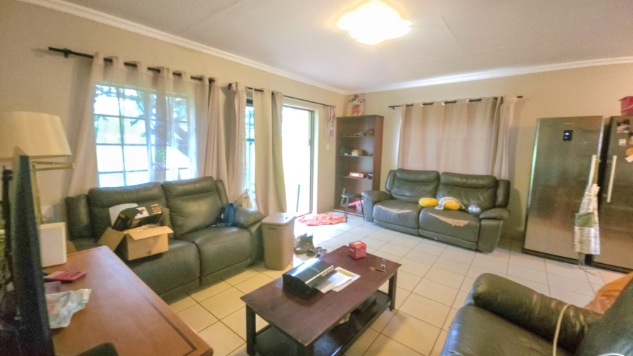 To Let 2 Bedroom Property for Rent in Melodie North West